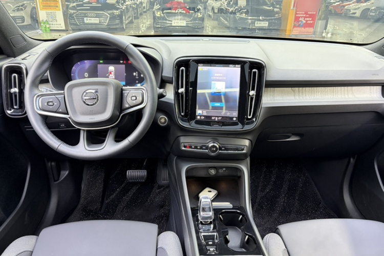 沃尔沃XC40 2024款 B3 智远豪华版中控内饰7002