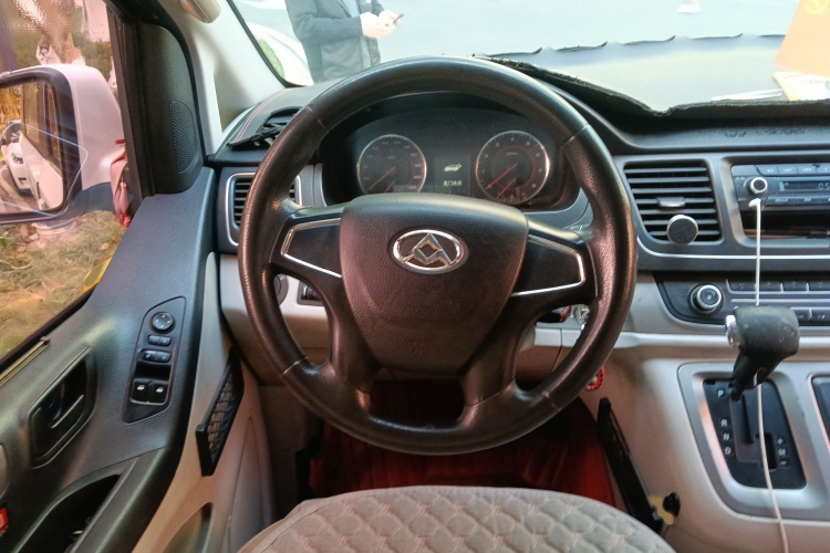 上汽大通MAXUS 大通G10 2014款 2.0T 自动精英版局部细节13