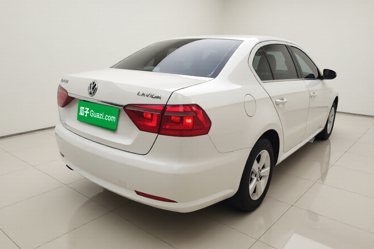 大众 朗逸 2013款 改款经典 1.6L 自动风尚版车身外观7