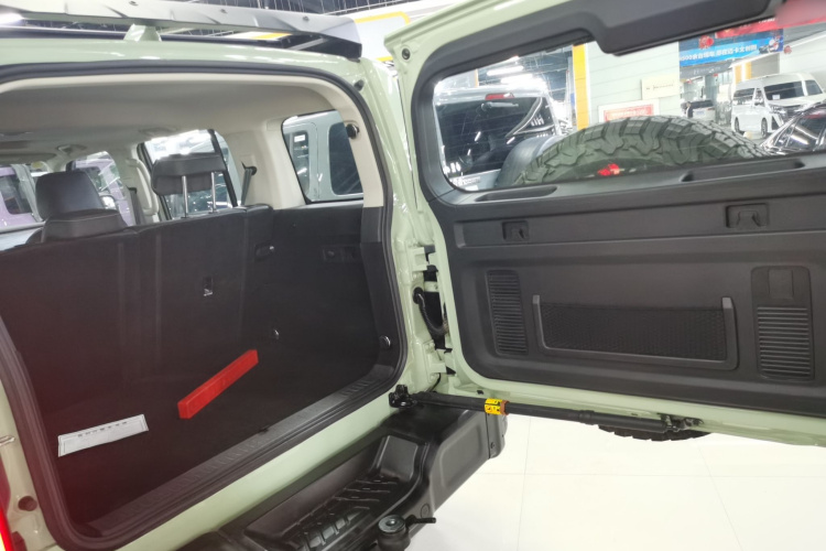 坦克300 2023款 2.0T 铁骑02机舱底盘23