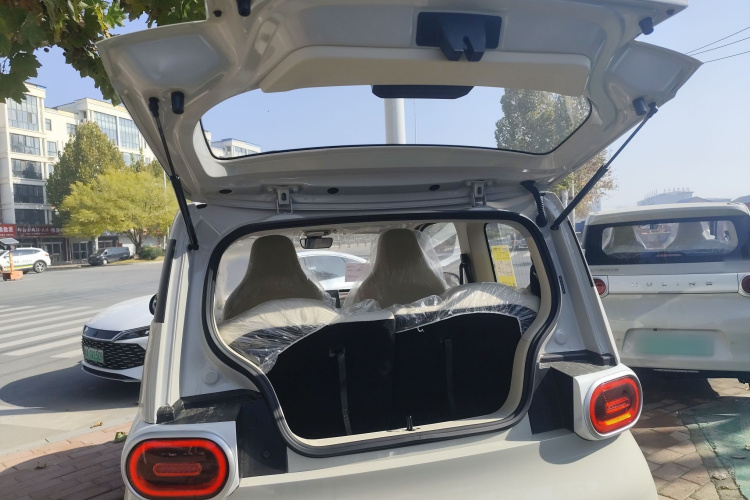 五菱汽车 宏光MINIEV 2024款 第三代 215km 青春版机舱底盘23