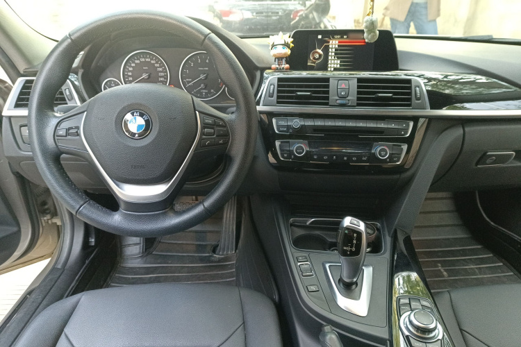 宝马3系 2016款 320Li 时尚型中控内饰7002