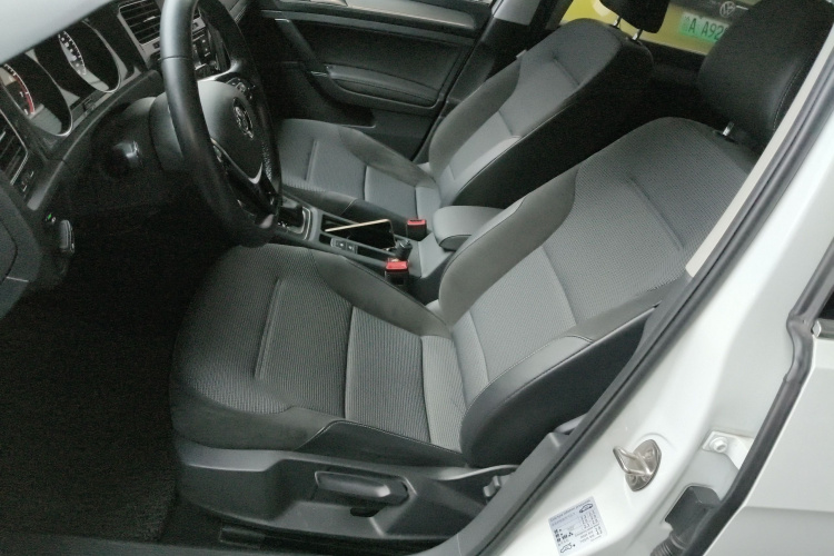 大众 高尔夫 2018款 1.6L 自动舒适型中控内饰19