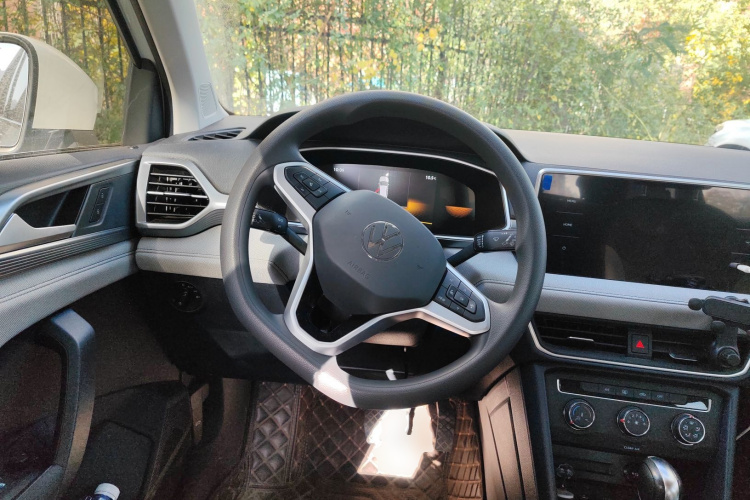 大众 途岳 2023款 300TSI 两驱新月版中控内饰13