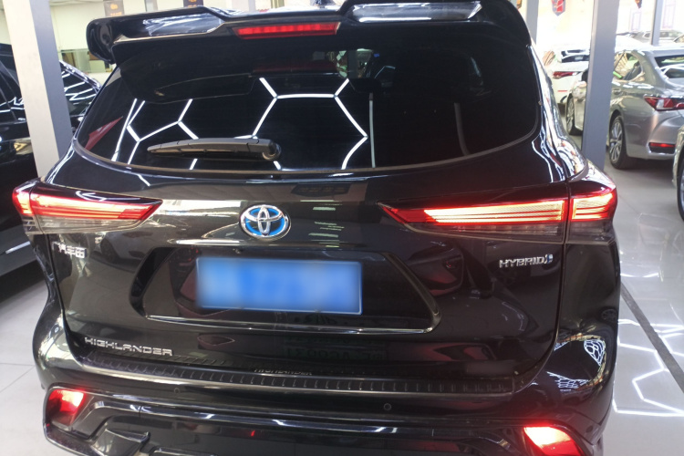 丰田 汉兰达 2022款 双擎 2.5L 四驱尊贵版 7座车身外观6004