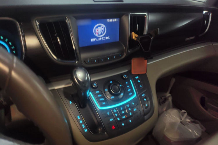 别克GL8 2013款 3.0L GT豪华商务豪雅版局部细节16