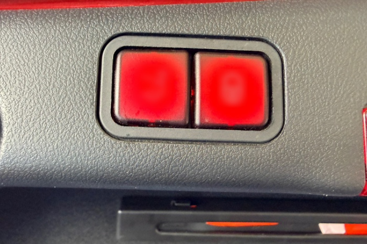 奔驰E级(进口) 2021款 E 260 时尚型运动版局部细节23