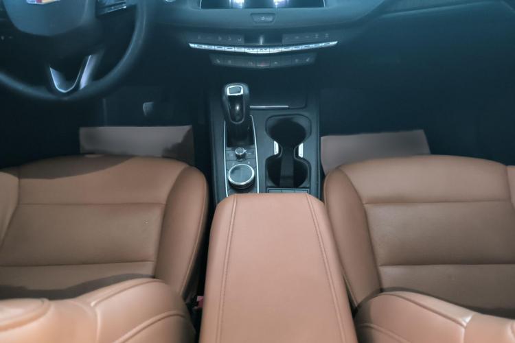 凯迪拉克XT4 2018款 28T 四驱铂金版中控内饰7005