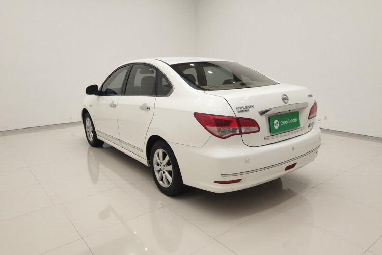 日产 轩逸 2018款 经典 1.6XE+ CVT豪华版车身外观5