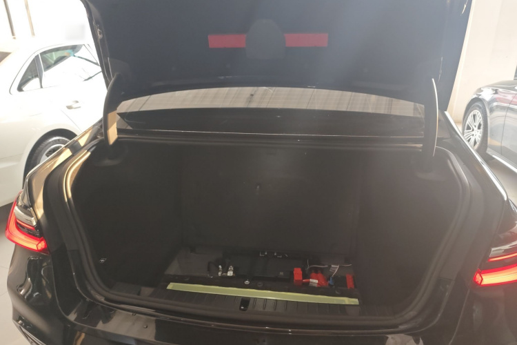 宝马7系 2018款 740Li 领先型 M运动套装机舱底盘23