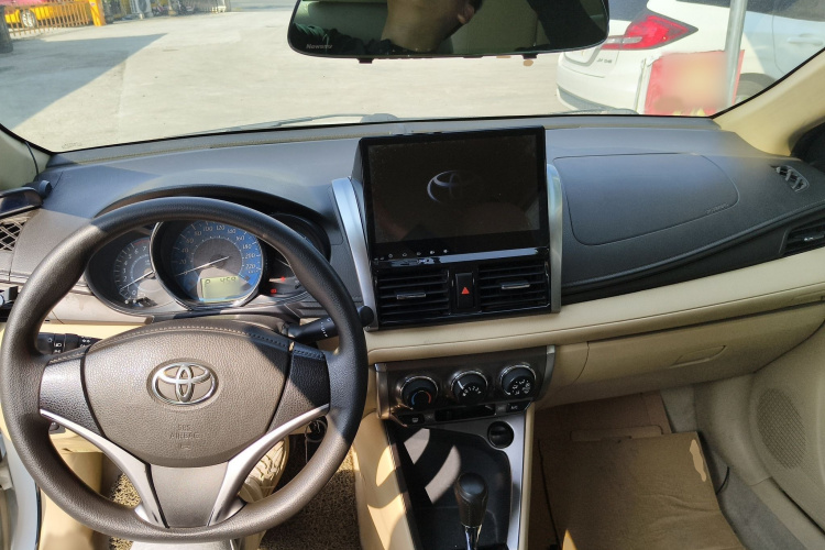 丰田 YARiS L 致炫 2015款 1.5E 自动魅动版中控内饰7002