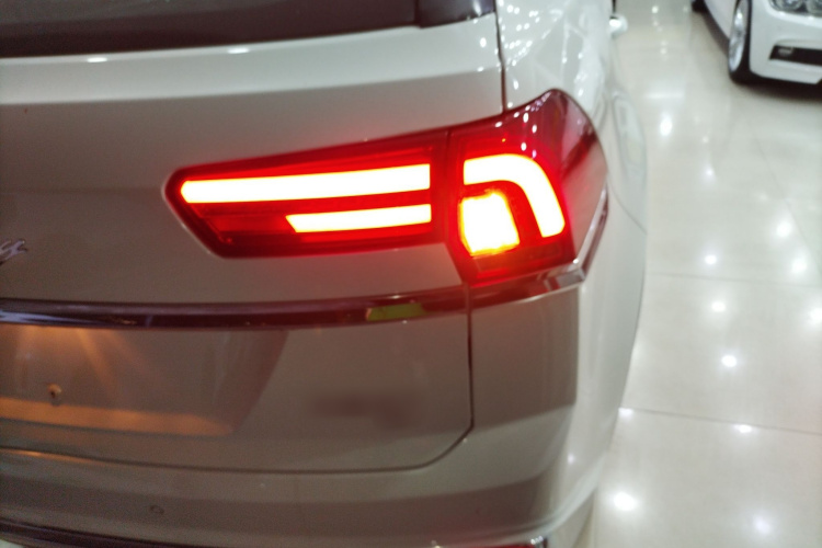 众泰 大迈X7 2017款 1.8T DCT尊贵型车身外观9