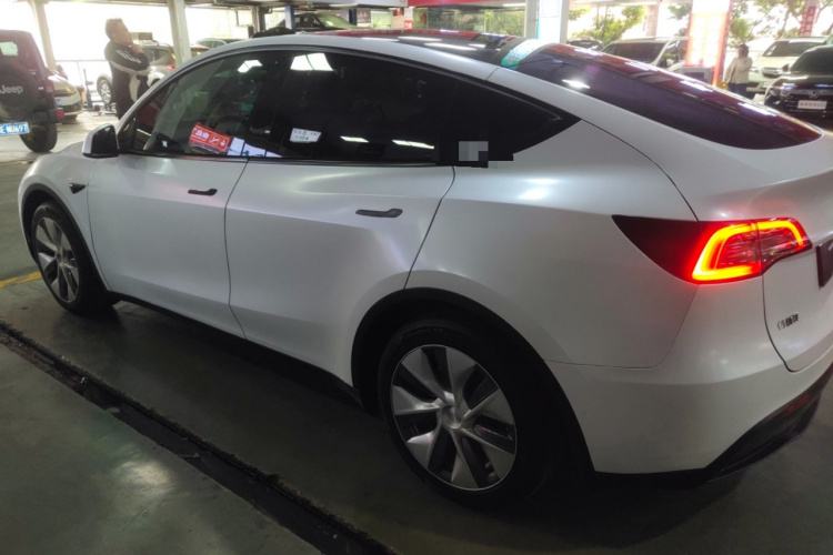 特斯拉 Model Y 2022款 改款 后轮驱动版车身外观4