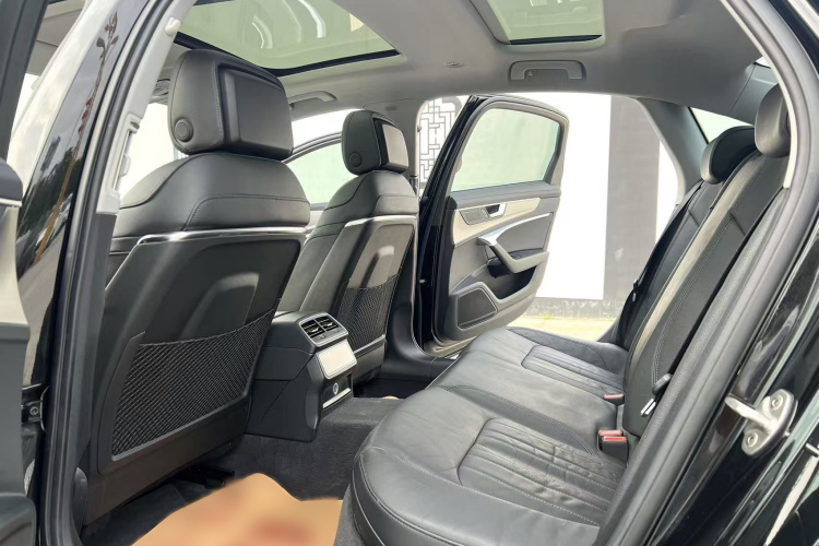 奥迪A6L 2020款 45 TFSI quattro 臻选致雅型中控内饰7005