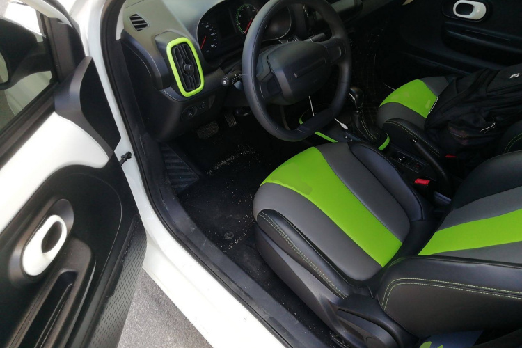 荣威 科莱威CLEVER 2021款 302km新四座超能版中控内饰20