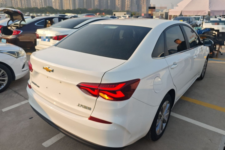 雪佛兰 科鲁泽 2022款 320 自动悦享天窗版车身外观6005