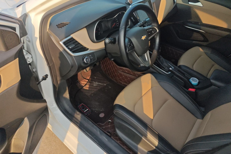 雪佛兰 科鲁泽 2022款 320 自动悦享天窗版中控内饰7003