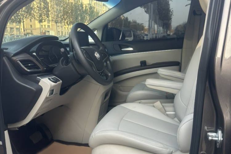 别克GL8 2023款 陆上公务舱 舒适型中控内饰7001