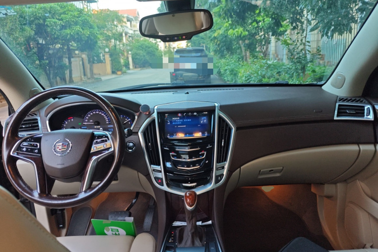 凯迪拉克SRX 2014款 3.0L 精英型中控内饰12