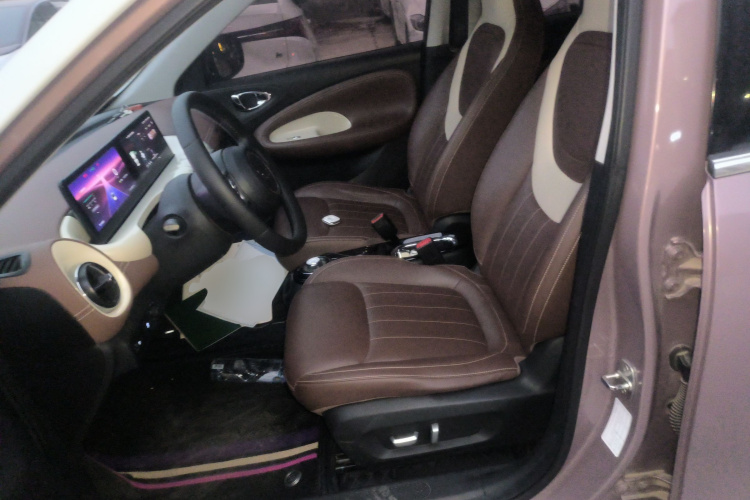 五菱汽车 五菱缤果 2023款 333km 灵犀互联+款中控内饰19