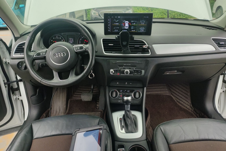 奥迪Q3 2018款 30周年年型 30 TFSI 时尚型中控内饰7002