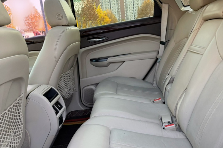 凯迪拉克SRX 2013款 3.0L 精英型中控内饰7003