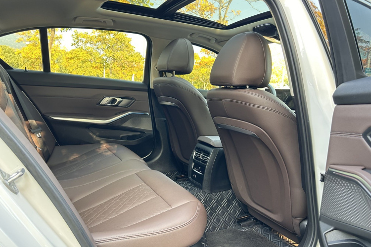 宝马3系 2023款 325Li M运动套装中控内饰7005