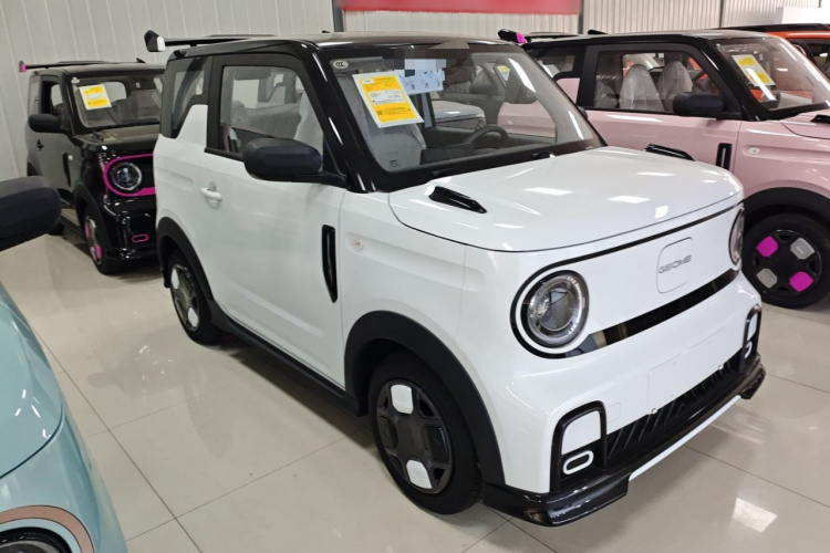 吉利银河 2025款 210km 熊猫卡丁车身外观3