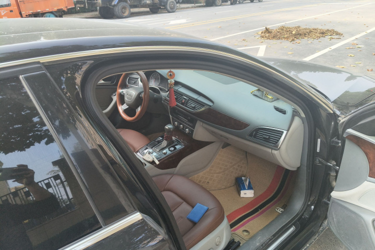 奥迪A6L 2015款 TFSI 百万纪念智领型局部细节9005