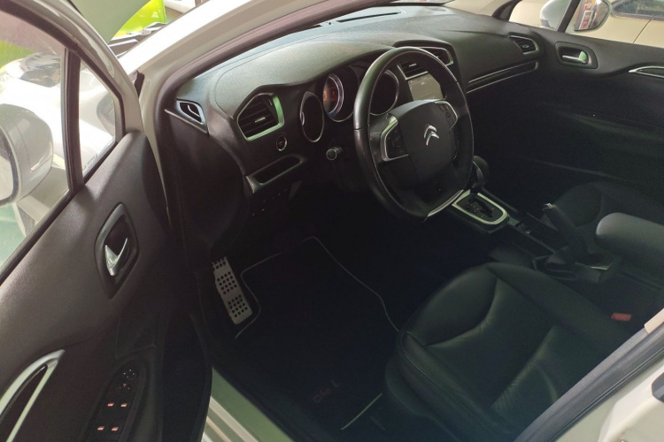 雪铁龙C4L 2015款 1.2T 自动尊贵版中控内饰7003