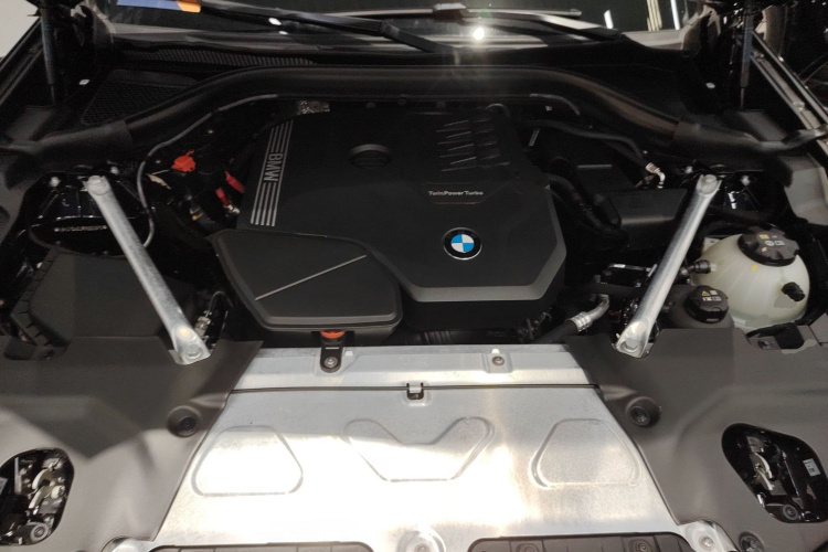 宝马X3 2023款 改款 xDrive30i 领先型 M曜夜套装机舱底盘24