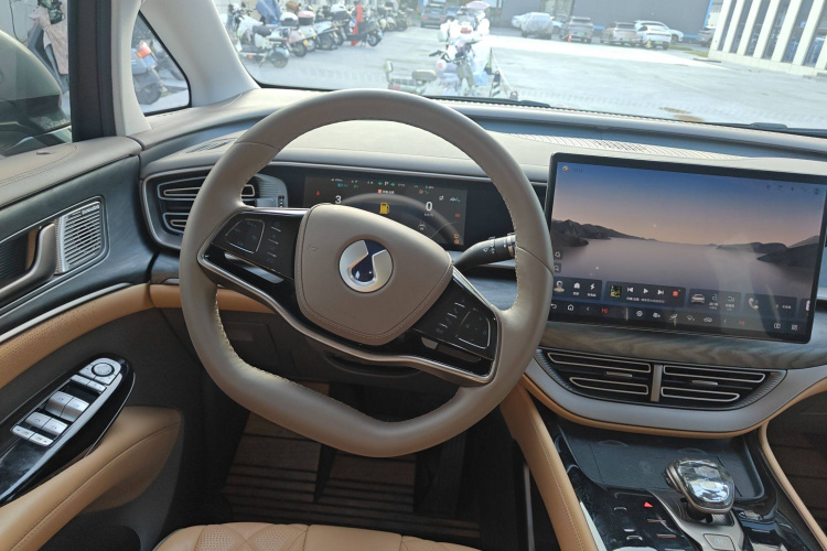 腾势D9 2022款 DM-i 945 豪华型中控内饰13