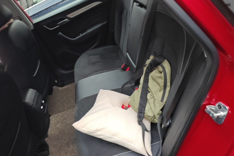 荣威i6新能源 2017款 45T 混动互联智尊版中控内饰7004