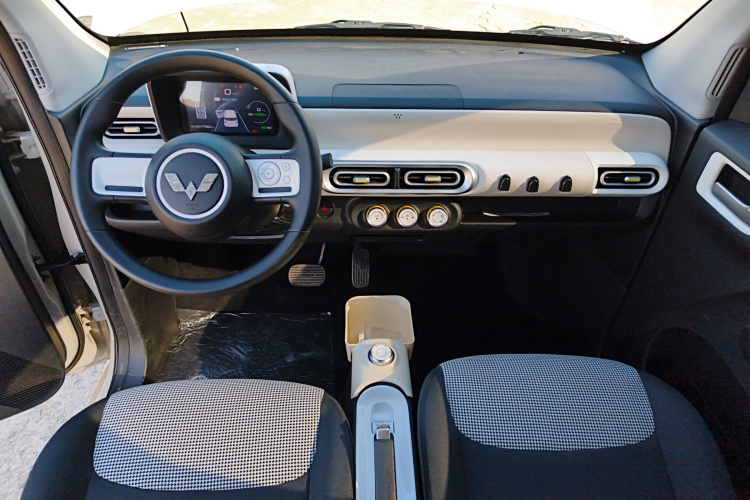 五菱汽车 宏光MINIEV 2024款 第三代 215km 青春版中控内饰7002