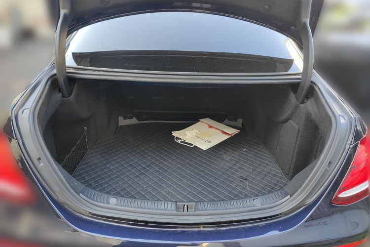 奔驰E级 2020款 改款 E 300 L 运动殊享版中控内饰23