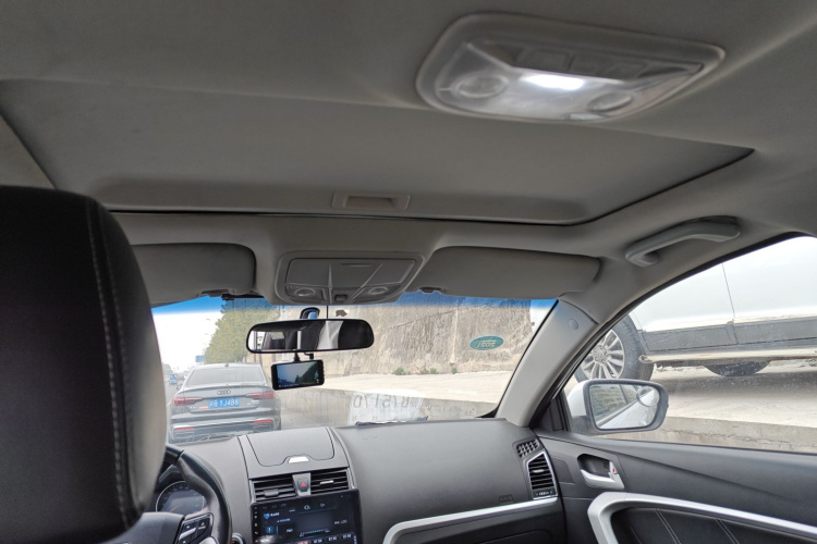 吉利汽车 帝豪 2016款 三厢 1.5L 手动向上版中控内饰22