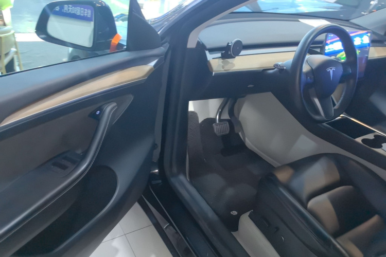 特斯拉 Model Y 2022款 后轮驱动版中控内饰7003