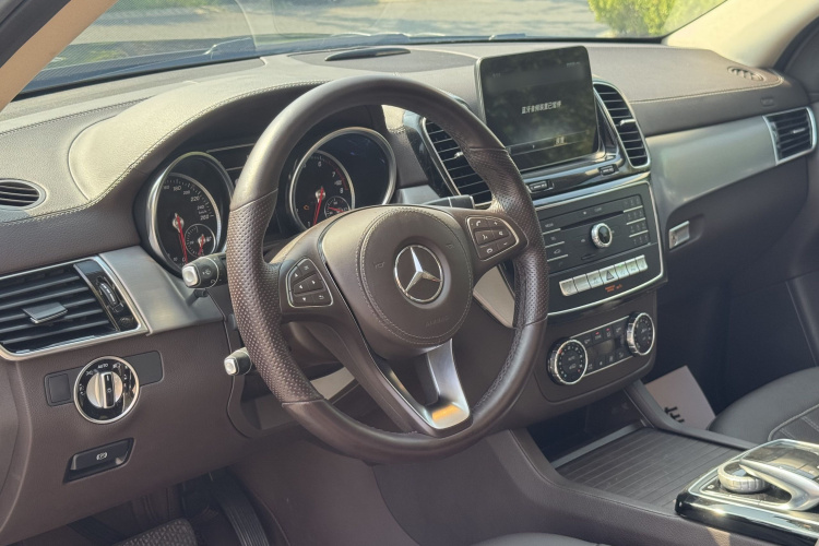 奔驰GLS 2018款 改款 GLS 320 4MATIC中控内饰7001