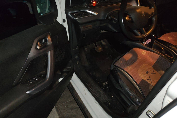 标致2008 2014款 1.6L 自动时尚版中控内饰7003