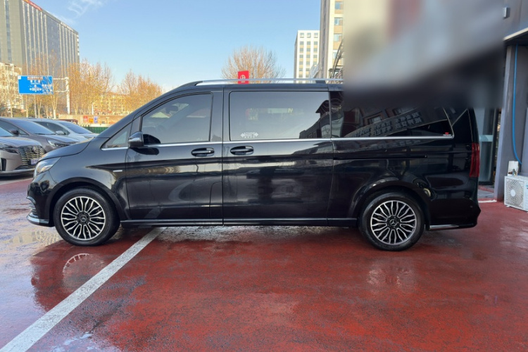 奔驰V级 2017款 V 260 L 尊贵加长版车身外观6004