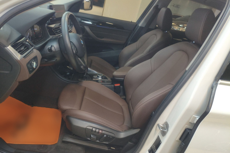 宝马X1 2020款 sDrive25Li 领先型中控内饰19