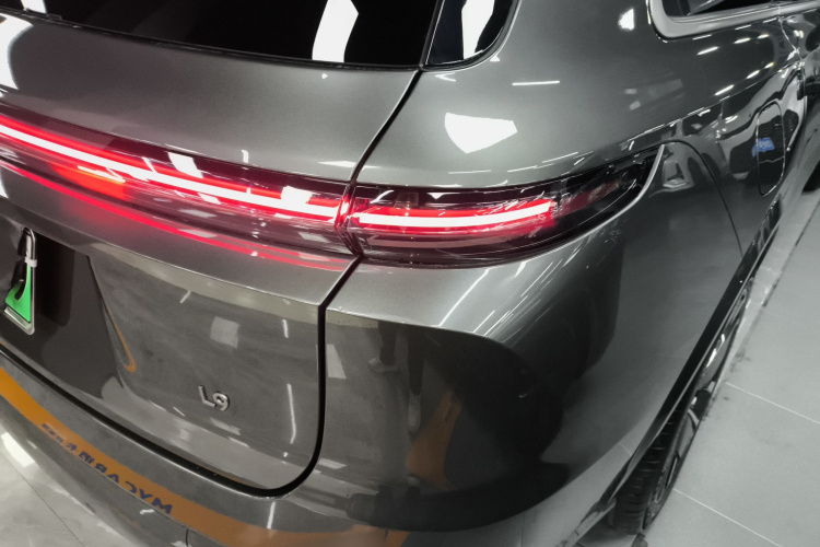 理想汽车 理想L9 2025款 Ultra 智能焕新版车身外观9