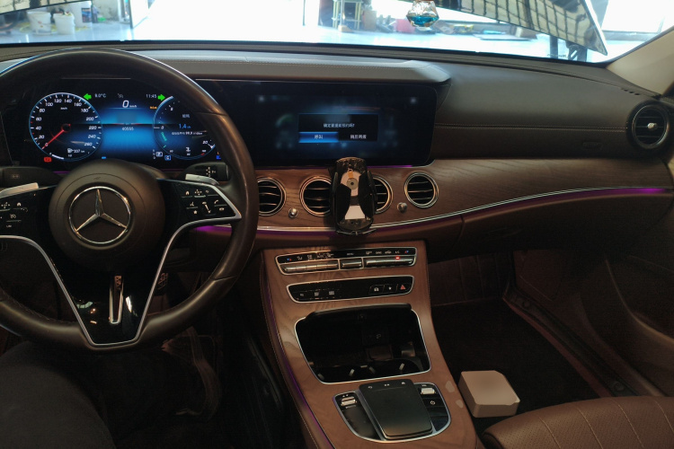 奔驰E级 2023款 改款 E 260 L中控内饰7002