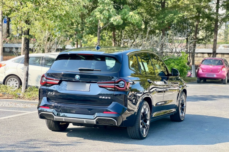 宝马iX3 2022款 改款 创领型车身外观6004