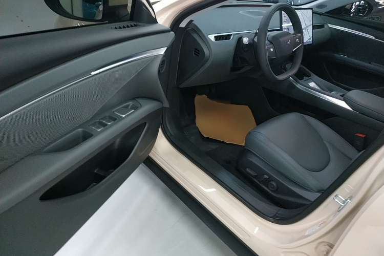 小鹏MONA M03 2025款 620 超长续航 Plus中控内饰20