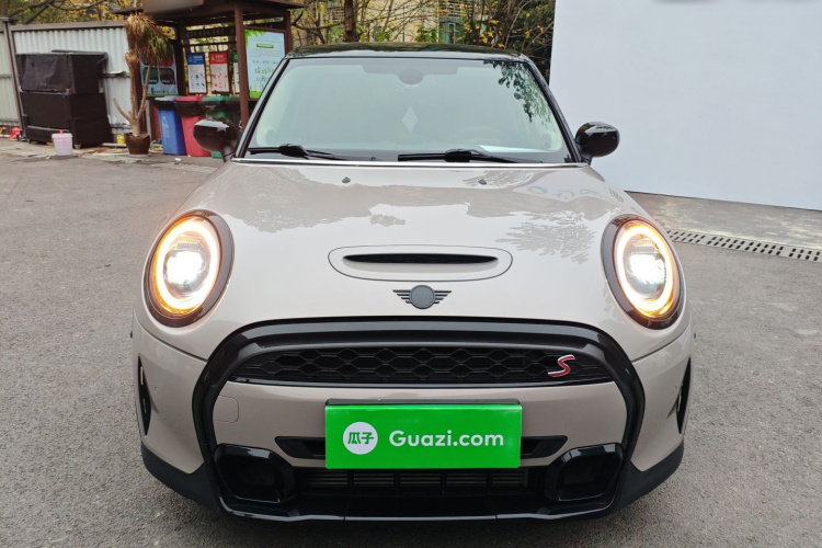 MINI 2023款 2.0T COOPER S 艺术家 五门版车身外观2