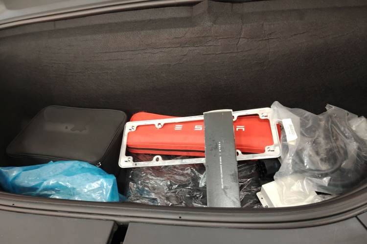 特斯拉 Model X 2019款 长续航版机舱底盘24