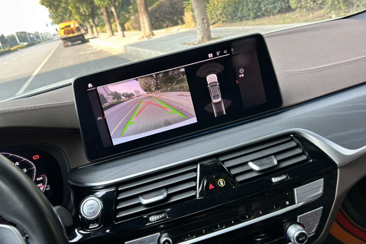 宝马5系 2022款 改款 530Li xDrive M运动套装中控内饰7006