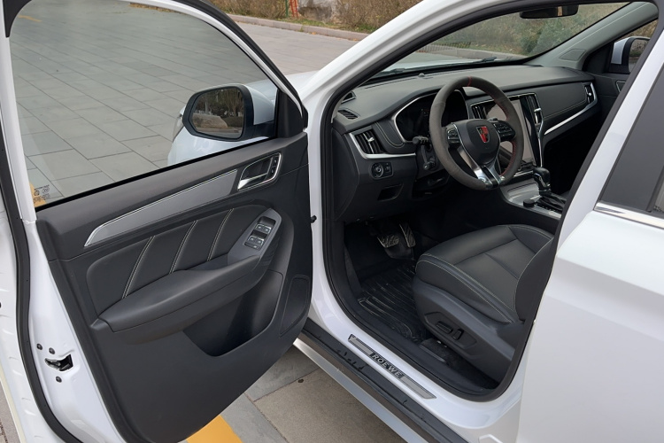 荣威RX5 2020款 20T 自动Ali智联网超越智臻版中控内饰7007