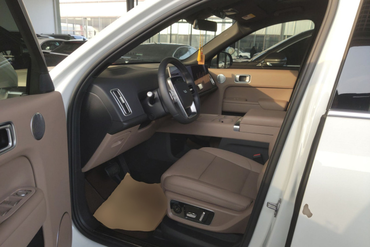 理想汽车 理想L8 2025款 Max 智能焕新版中控内饰7003